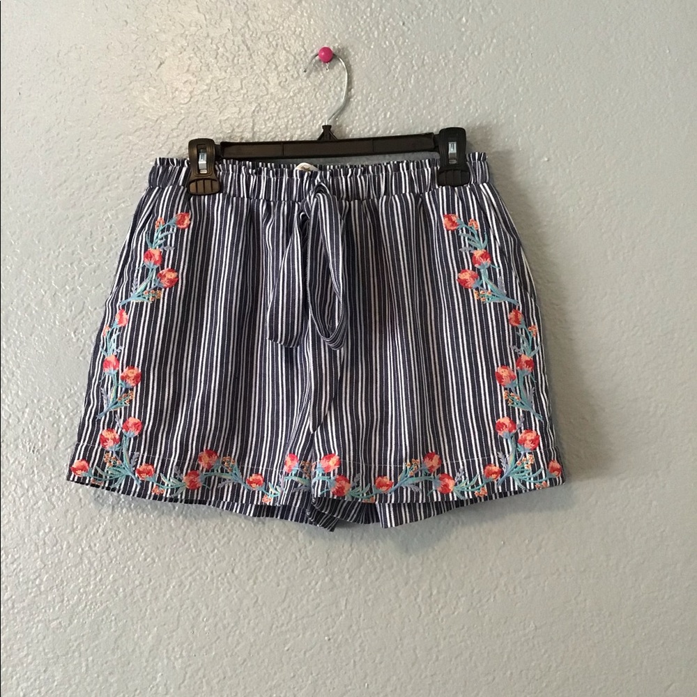 - Andree By Unit Embroidered Shorts